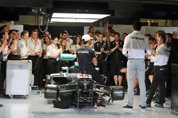 Meeting Mercedes AMG F1 met Lewis Hamilton, teambaas Toto Wolff, Nico Rosberg, en technisch directeu