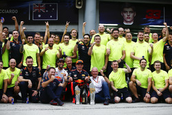 Yarış galibi Max Verstappen, Red Bull Racing ve 3. Daniel Ricciardo, Red Bull Racing, Christian Horn