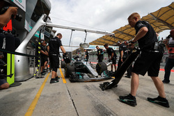 Valtteri Bottas, Mercedes-Benz F1 W08 makes a practice pitstop