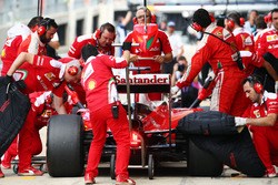 Sebastian Vettel, Ferrari SF16-H ai box