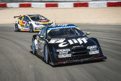1996er Cliff Opel Calibra und der 2016er Opel Astra TCR