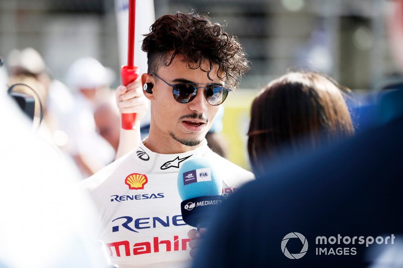 Pascal Wehrlein, Mahindra Racing est interviewé sur la grille