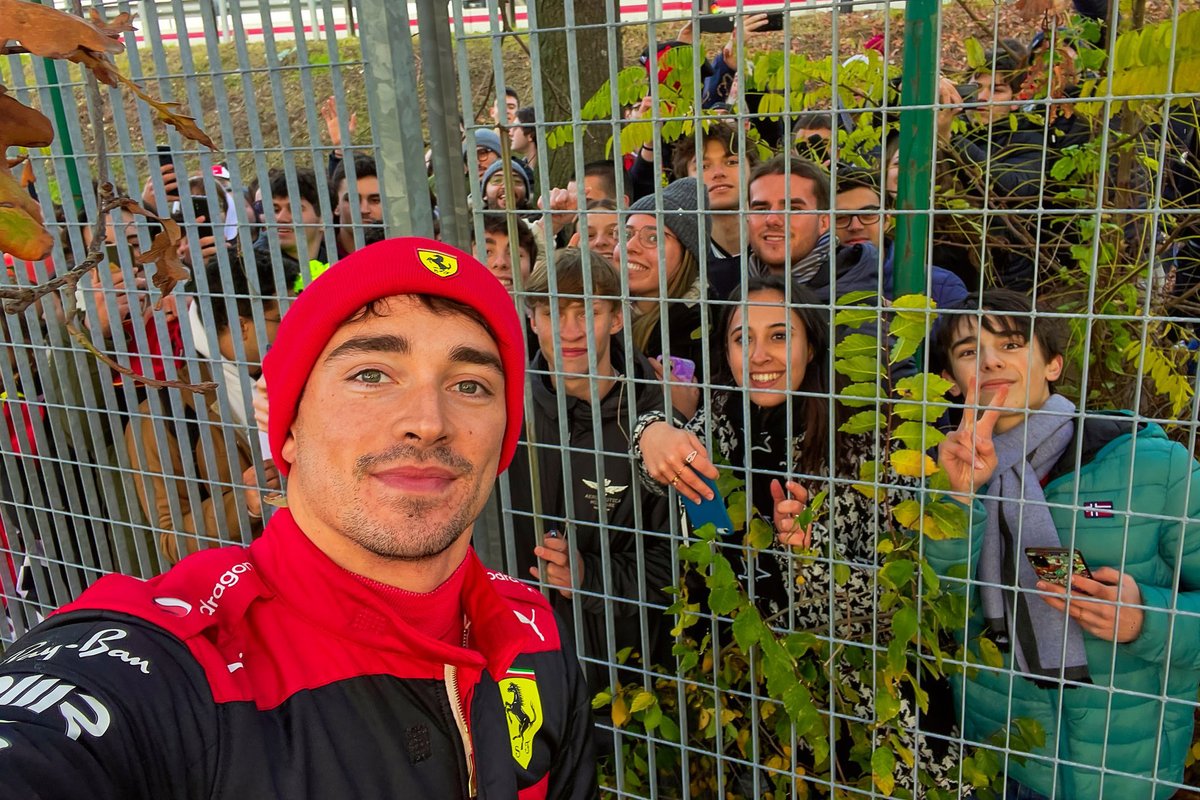 Charles Leclerc, Ferrari con los aficionados en Fiorano