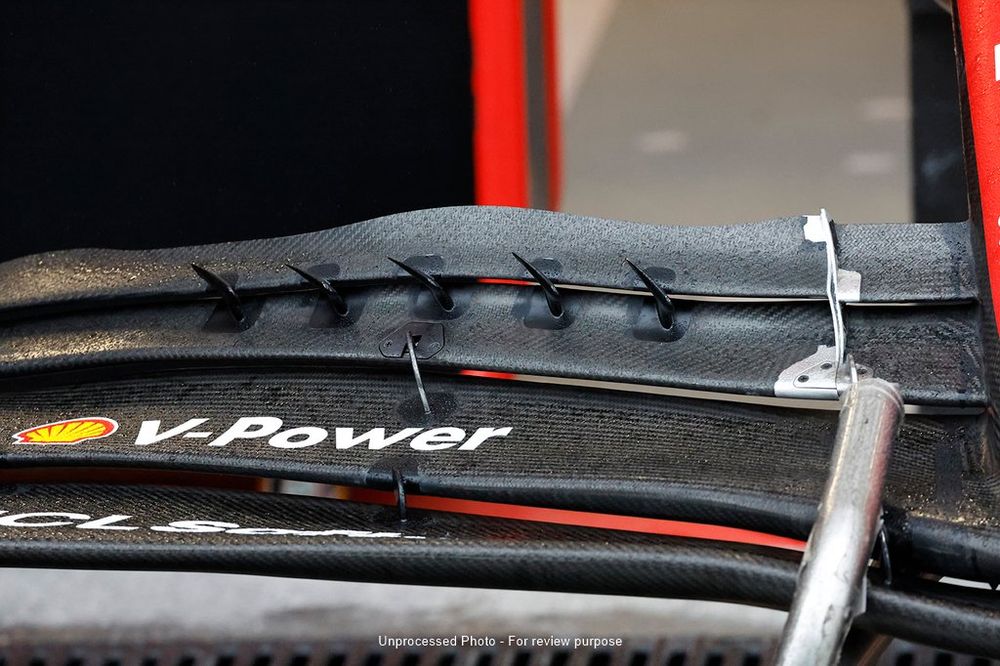 Ferrari SF-23 detalle de las aletas del alerón delantero