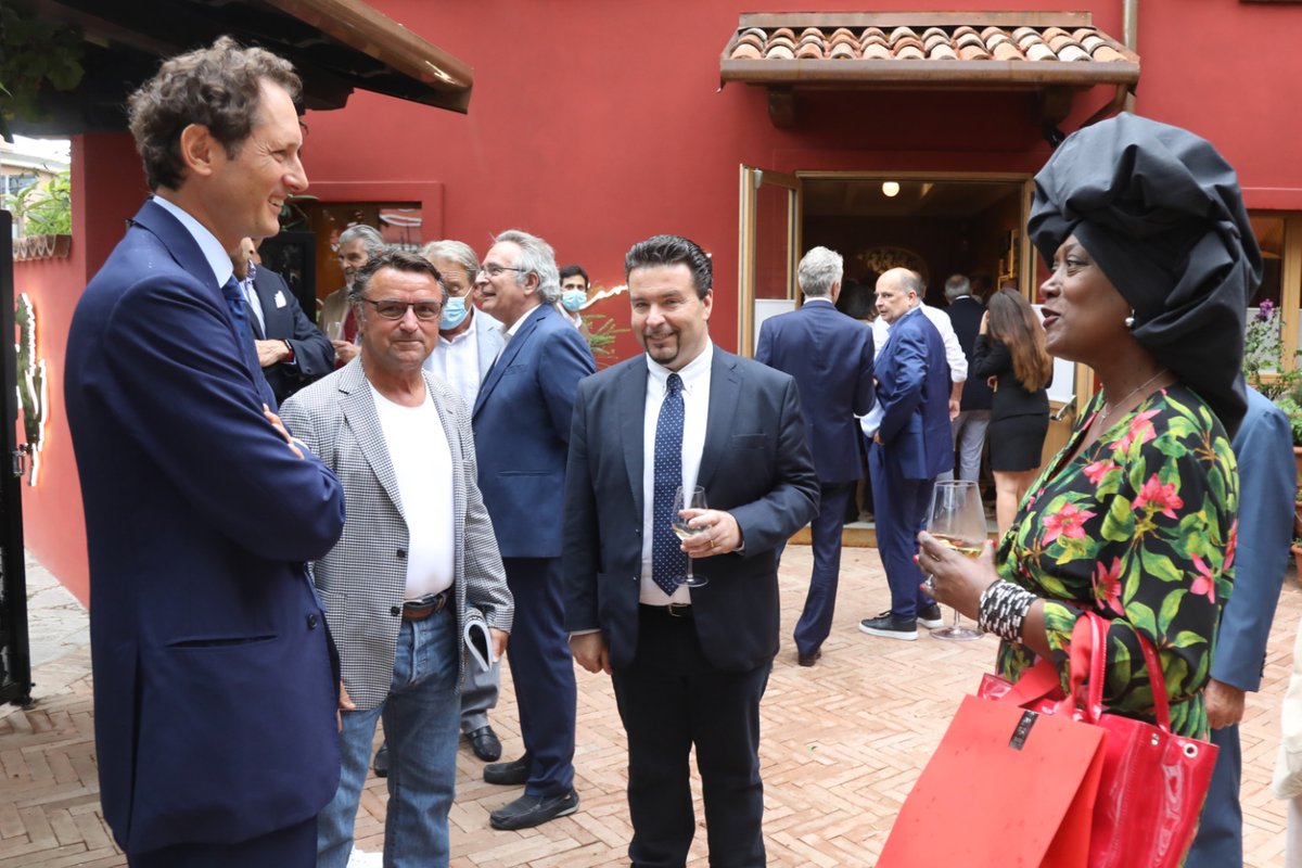 L'inaugurazione del Ristorante Il Cavallino con John Elkann, Rene Arnoux e la moglie di Ickx