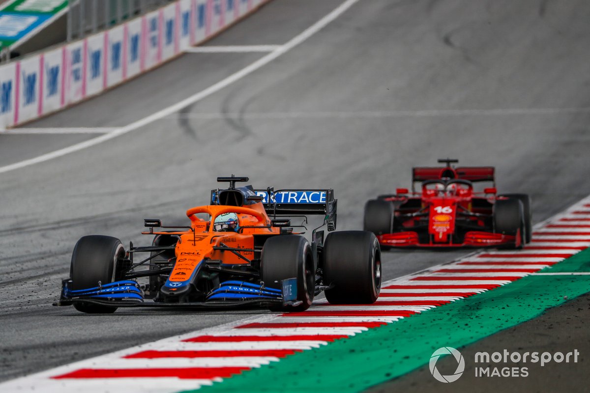 Daniel Ricciardo, McLaren MCL35M, Charles Leclerc, Ferrari SF21