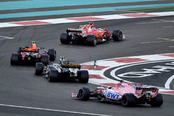 Kimi Raikkonen, Ferrari SF70H, Max Verstappen, Red Bull Racing RB13, Carlos Sainz Jr., Renault Sport