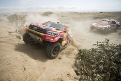 #301 Toyota Gazoo Racing Toyota: Nasser Al-Attiyah, Mathieu Baumel, #308 Peugeot Sport Peugeot 3008
