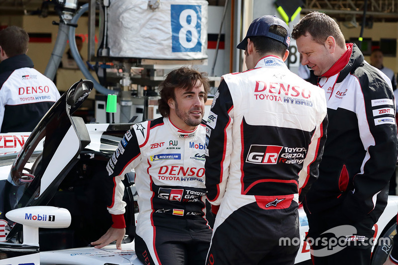 Гонщики Toyota Gazoo Racing Фернандо Алонсо и Себастьен Буэми