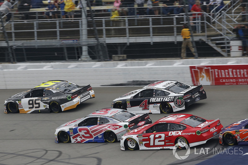 Ryan Blaney, Team Penske, Ford Fusion DEX Imaging Austin Dillon, Richard Childress Racing, Chevrolet