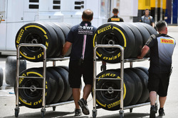 Meccanici Force India F1 e pneumatici Pirelli