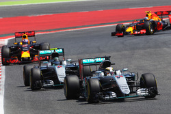Льюїс Хемілтон, Mercedes AMG F1 W07 Hybrid га формовочному колі