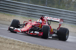 Sebastian Vettel, Ferrari test de 2017 spec Pirelli