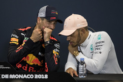 Daniel Ricciardo, Red Bull Racing e Lewis Hamilton, Mercedes-AMG F1 nella conferenza stampa