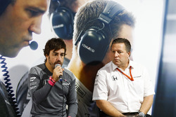 Фернандо Алонсо, McLaren, виконавчий директор McLaren Technology Group Зак Браун