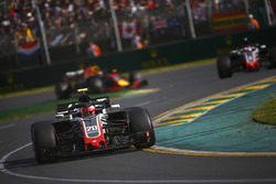 Кевін Магнуссен, Ромен Грожан, Haas F1 Team VF-18 Ferrari, Даніель Ріккардо, Red Bull Racing RB14 Ta