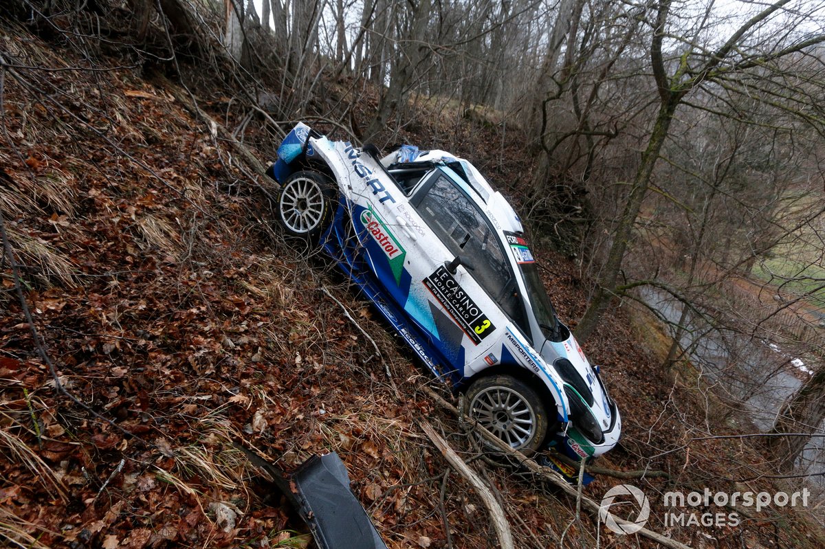 Kondisi mobil Ford Fiesta WRC pereli M-Sport, Teemu Suninen, dan navigatornya, Mikko Markkula, setelah kecelakaan dalam SS1 Reli Monte Carlo 2021.