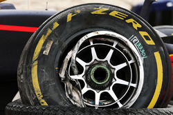 La Red Bull Racing RB12 danneggiata di Max Verstappen, Red Bull Racing