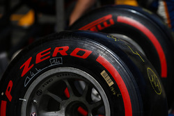 Pneumatici Pirelli in pit lane
