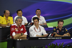 Persconferentie: Frederic Vasseur, Renault Sport F1 Team Racing Director, Yusuke Hasegawa, Hoofd Honda F1 Programme, Eric Boullier, McLaren Racing Director, Maurizio Arrivabene, Ferrari teambaas, Toto Wolff, Mercedes GP Executive Director en Christian Horner, Red Bull Racing teambaas