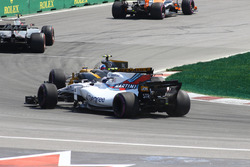 Lance Stroll, Williams FW40 and Jolyon Palmer, Renault Sport F1 Team RS17