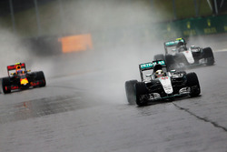Lewis Hamilton, Mercedes AMG F1 W07 Hybrid; Nico Rosberg, Mercedes AMG F1 W07 Hybrid; Max Verstappen