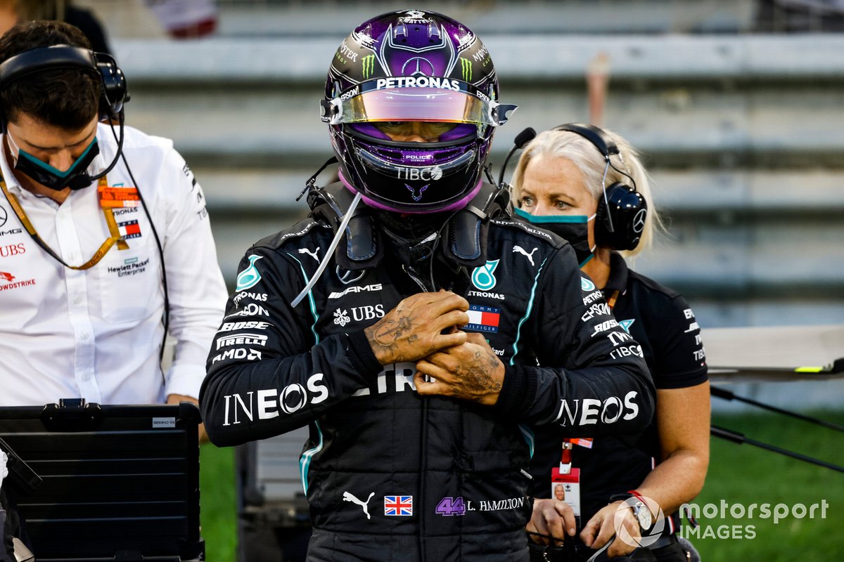 Pembalap Mercedes-AMG Petronas, Lewis Hamilton, yang absen pada GP Sakhir akibat Covid-19, berpeluang tampil dalam GP Abu Dhabi di Sirkuit Yas Marina, akhir pekan ini.