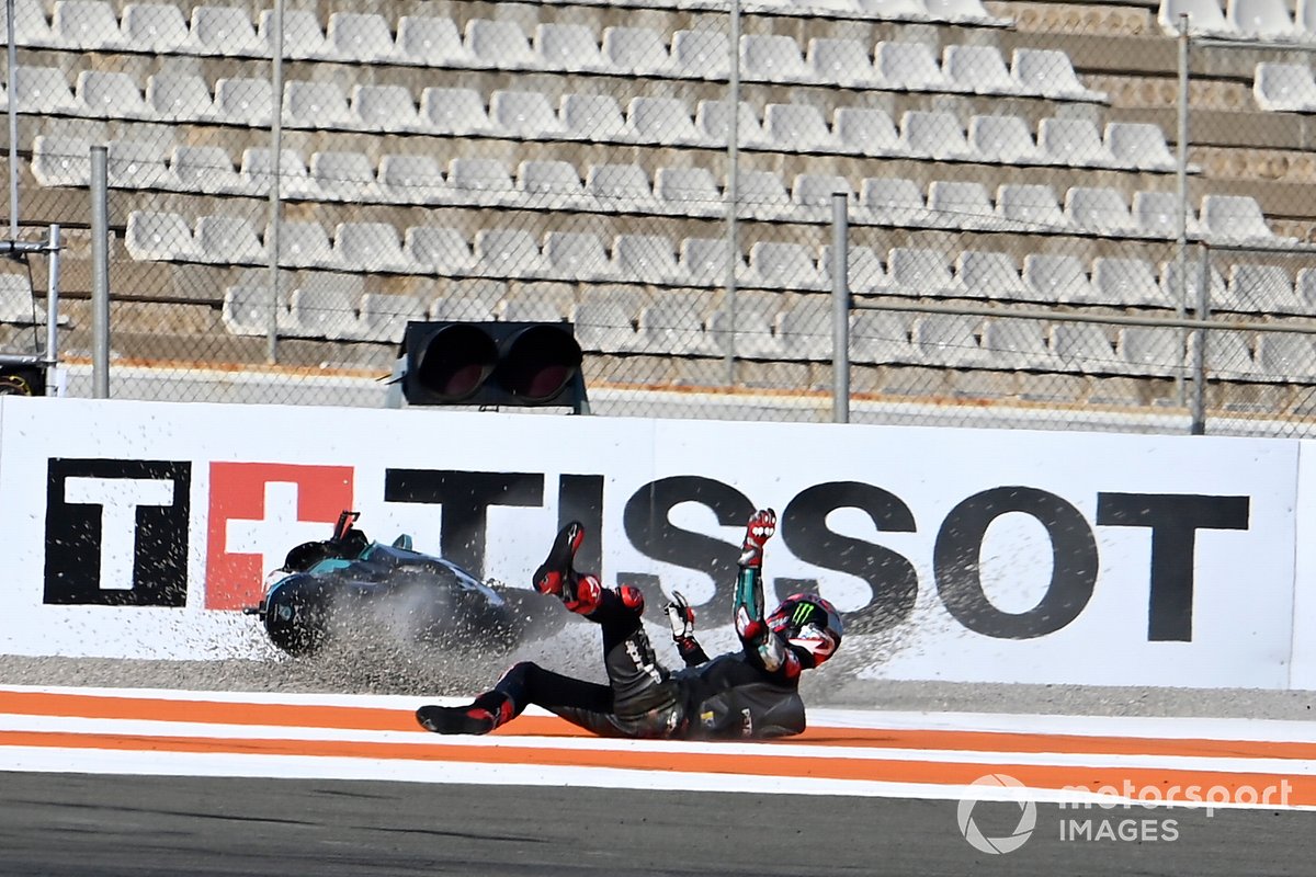 Pembalap Petronas Yamaha SRT Fabio Quartararo mengalami crash dalam MotoGP Valencia di Sirkuit Ricardo Tormo.