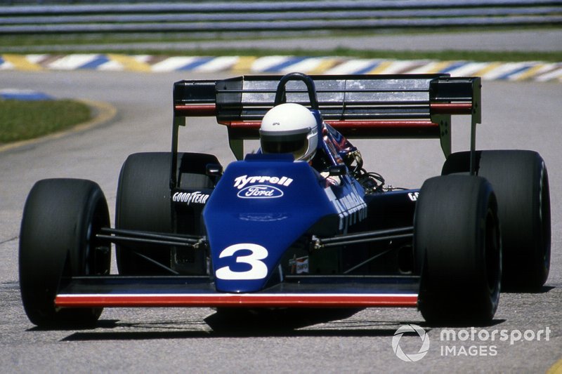 Мартин Брандл за рулем Tyrrell 012