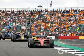 Sainz admite que era "hombre muerto" delante de Pérez en Silverstone