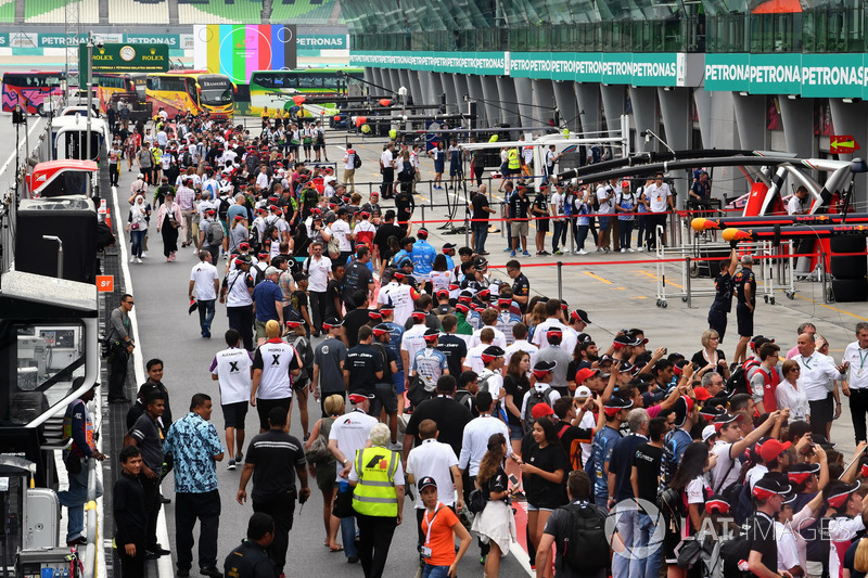 F1 in Schools students in pit lane