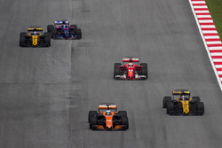 Fernando Alonso, McLaren MCL32, Nico Hulkenberg, Renault Sport F1 Team RS17, Sebastian Vettel, Ferra