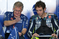 Валентино Россі, Yamaha Factory Racing та Джеремі Берджесс, керівник команди Yamaha Factory Racing