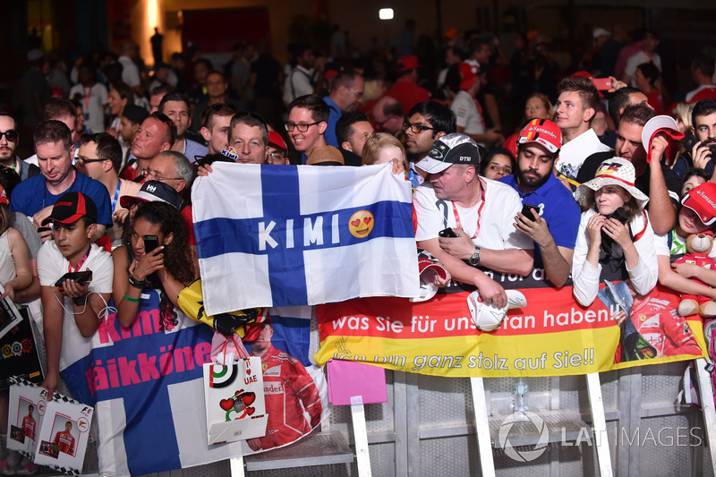Kimi Raikkonen, Ferrari fans y banners