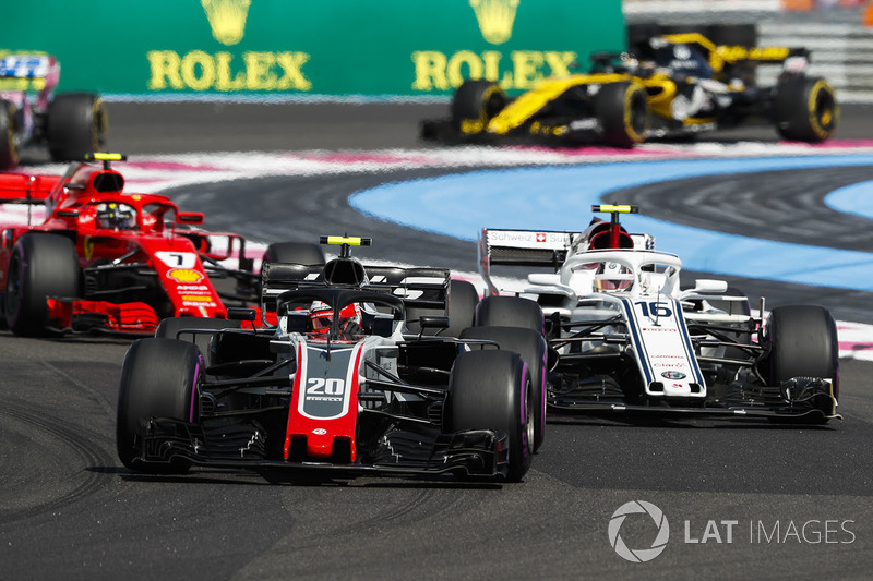 Кевін Магнуссен, Haas F1 Team VF-18, Шарль Леклер, Sauber C37, та Кімі Райкконен, Ferrari SF71H
