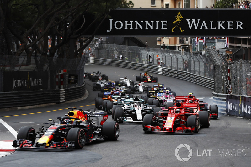 Даніель Ріккардо, Red Bull Racing RB14, лідирує