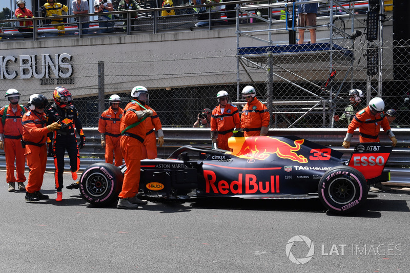 La monoposto di Max Verstappen, Red Bull Racing RB14, dopo l'incidente