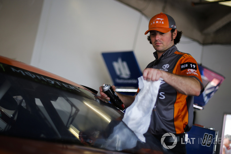 Daniel Suarez, Joe Gibbs Racing Toyota crew