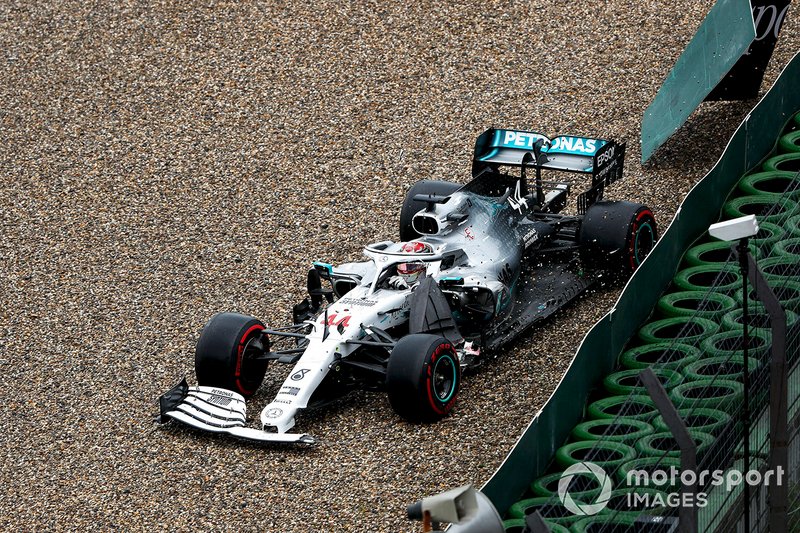 Lewis Hamilton, Mercedes AMG F1 W10 crashes into the wall