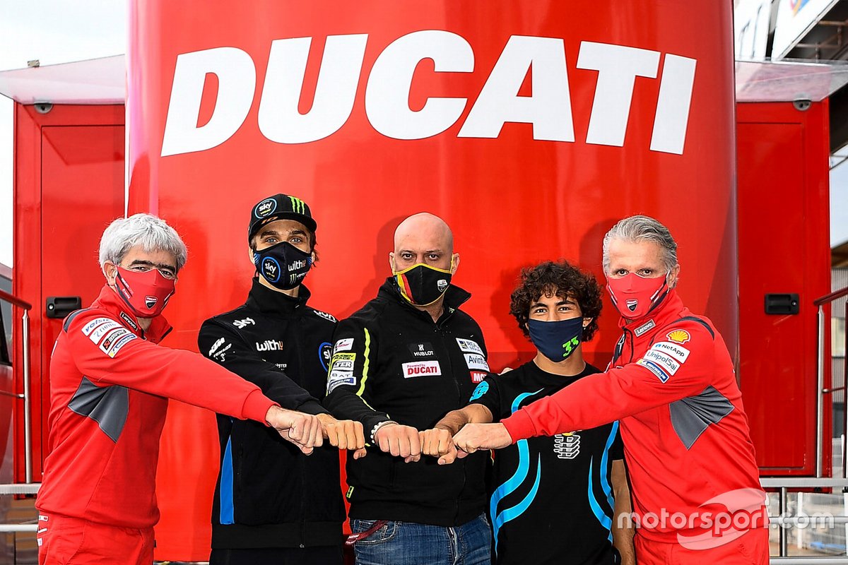 Luca Marini dan Enea Bastianini, Esponsorama Racing dengan Luigi Dall'Igna, Ducati General Manager, Raul Romero, Esponsorama Racing dan Paolo Ciabatti, Direktur Olahraga Ducati