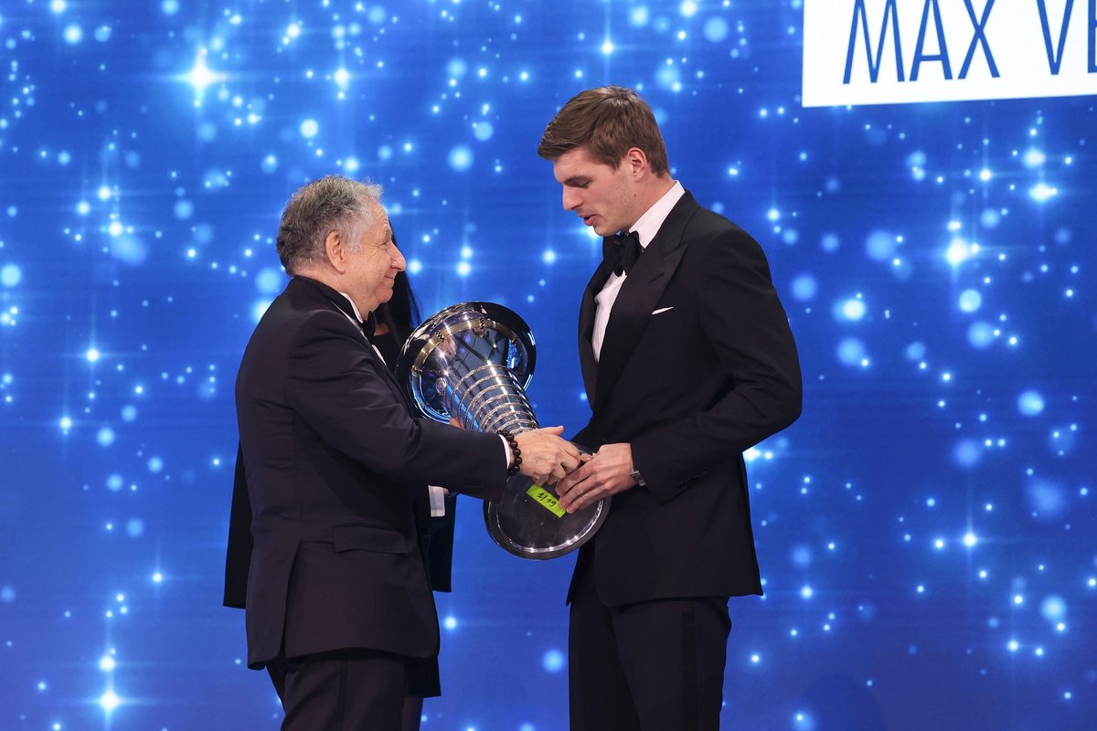 Max Verstappen, Red Bull Racing, y Jean Todt, presidente de la FIA.