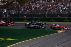 Sebastian Vettel, Ferrari SF16-H aan de leiding bij de start
