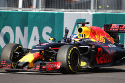 Racewinnaar Daniel Ricciardo, Red Bull Racing RB12 viert feest wanneer hij over de streep komt