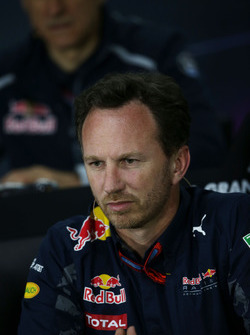 Крістіан Хорнер, голова Red Bull Racing Team, під час прес-конференції FIA