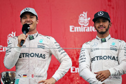 Winnaar Nico Rosberg met Lewis Hamilton, Mercedes AMG F1