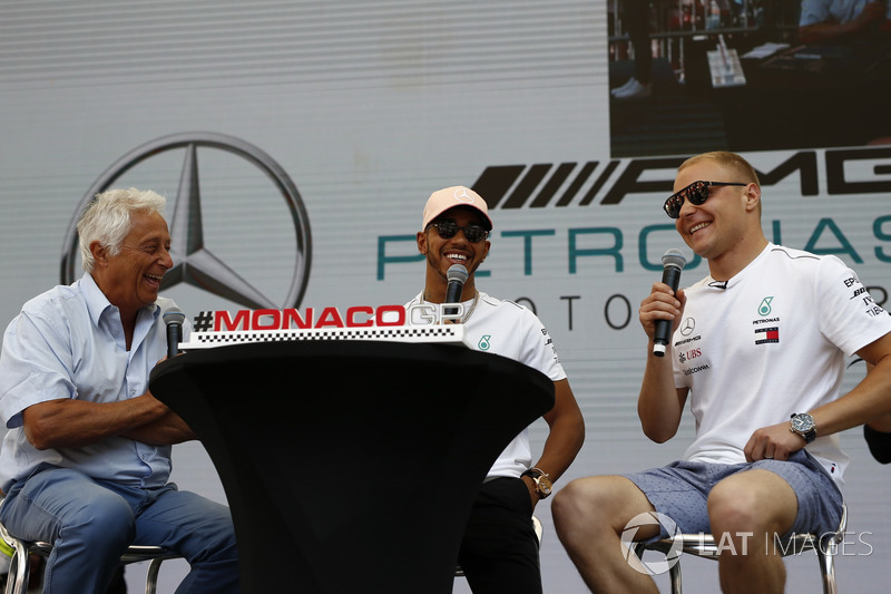 Lewis Hamilton, Mercedes-AMG F1 et Valtteri Bottas, Mercedes-AMG F1 avec Bob Constanduros, sur scène