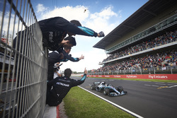 Yarış galibi Lewis Hamilton, Mercedes AMG F1 W09