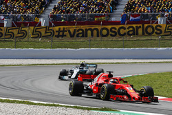 Sebastian Vettel, Ferrari SF71H, Valtteri Bottas, Mercedes AMG F1 W09