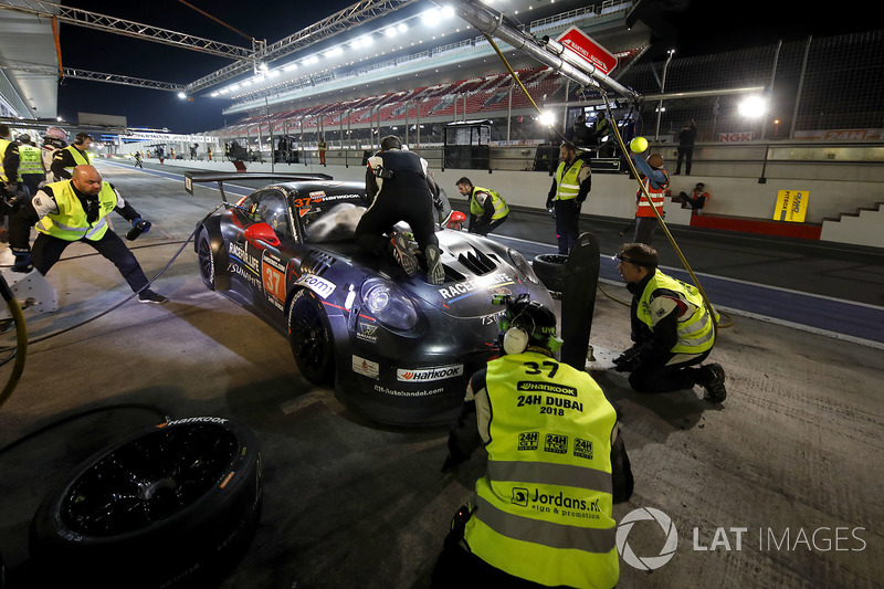 Pit stop, #37 Tsunami R.T. Porsche 991 Cup MR II: Андрій Круглик, Ком Ледогар, Олександр Гайдай, Але