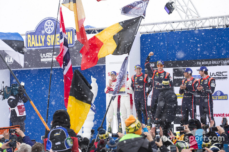 Podio: los ganadores del Rally de Suecia Thierry Neuville, Nicolas Gilsoul, Hyundai Motorsport, el segundo clasificao Craig Breen, Scott Martin, Citroën World Rally Team, y el tercero Andreas Mikkelsen, Anders Jäger, Hyundai Motorsport